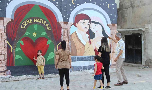 Şırnak'ın kanla anılan ismini sanatla siliyor: Cizre'nin tarihi duvarlara resmediliyor