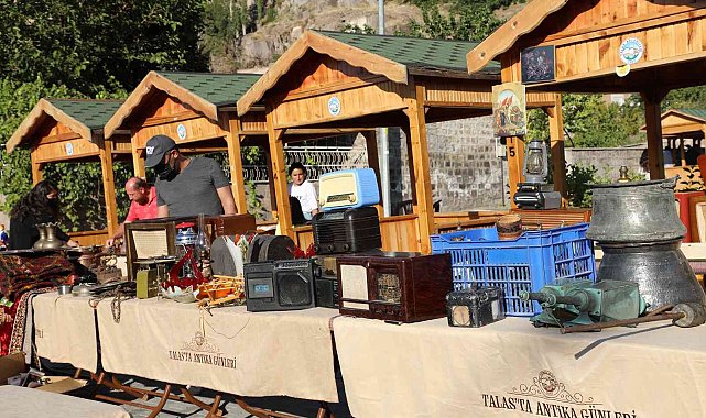 Sonbahar serinliğinde Antika Pazarı