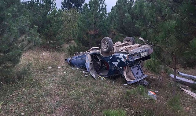 Sürücüsünün direksiyon hakimiyetini kaybettiği araç devrildi