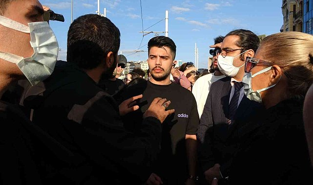 Taksim Meydanı'nda izinsiz toplanan İranlılar Mahsa Amini'nin şüpheli ölümünü protesto etmek istedi