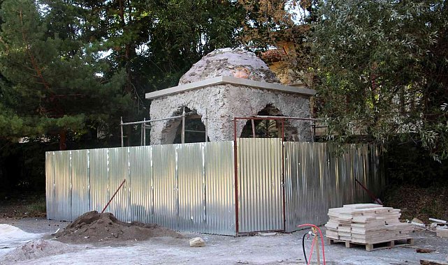 Tarihi meçhul türbede restore çalışmaları başladı