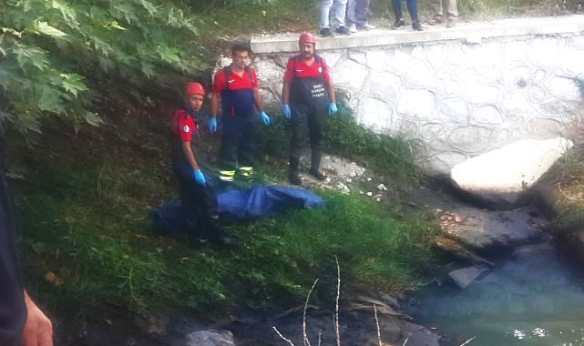 Tarlasını sulamak isteyen eski muhtar, kanala devrilen traktörün altında can verdi