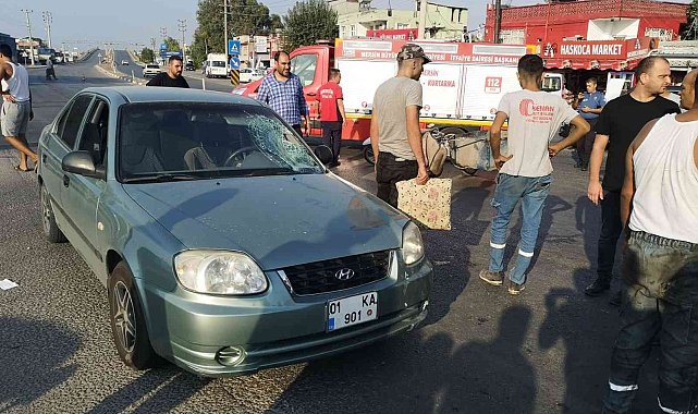 Tarsus'ta otomobille çarpışan motosikletli yaralandı