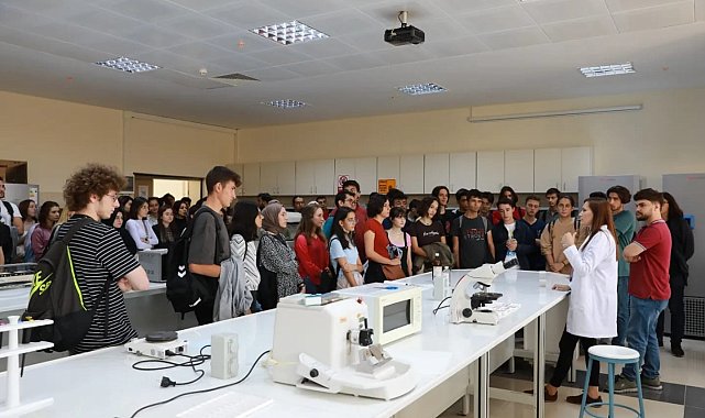 Tıp Fakültesi birinci sınıf öğrencileri, oryantasyon eğitimleri çerçevesinde kurumu tanıyor