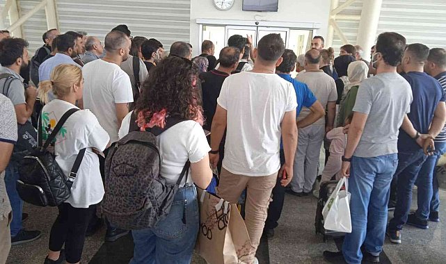 Türk Hava Yolları, kapı arızalı diyerek yolcuların bir kısmını uçağa almadı