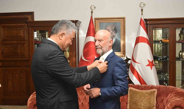 TÜRKSOY'dan Dr. Suat İrfan Günsel'e onur nişanı