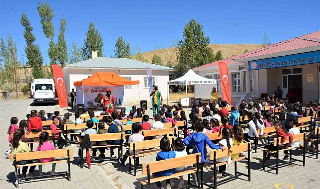 Tuşba Belediyesi, öğrencileri tiyatro ile buluşturmaya devam ediyor