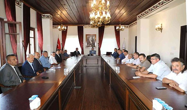 Vali Yiğitbaşı, muhtarlarla bir araya geldi