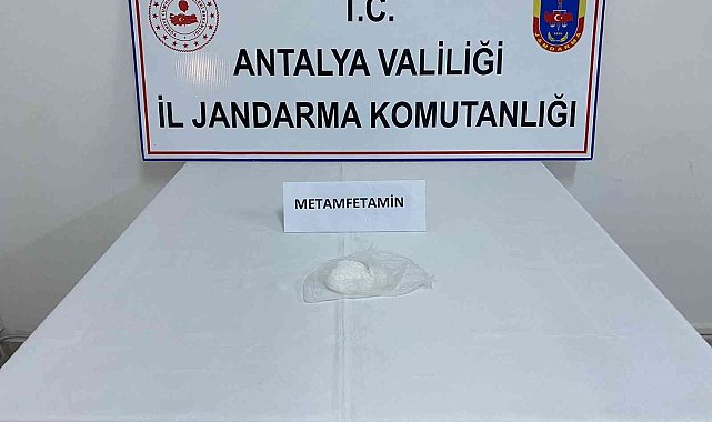 Yolcu otobüsünde çorap içerisine saklanmış 86 gram uyuşturucu ele geçirildi