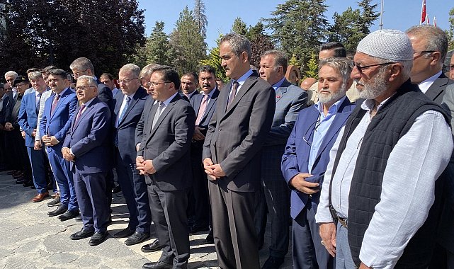 Bakan Özer, Kayseri'de cenaze namazına katıldı