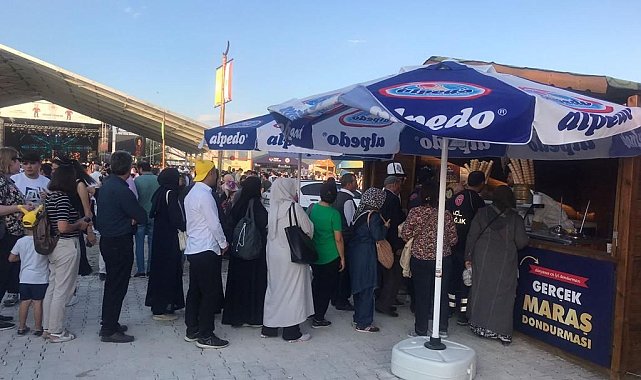 TBMM Başkanı Şentop Maraş dondurması dağıttı