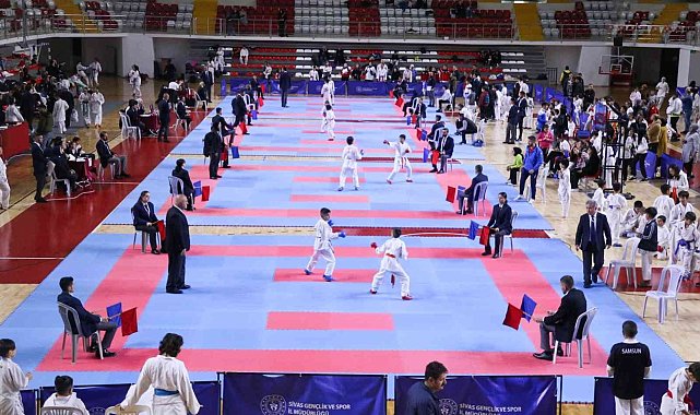 7. Cumhuriyet Kupası iller arası karate turnuvası Sivas'ta başladı