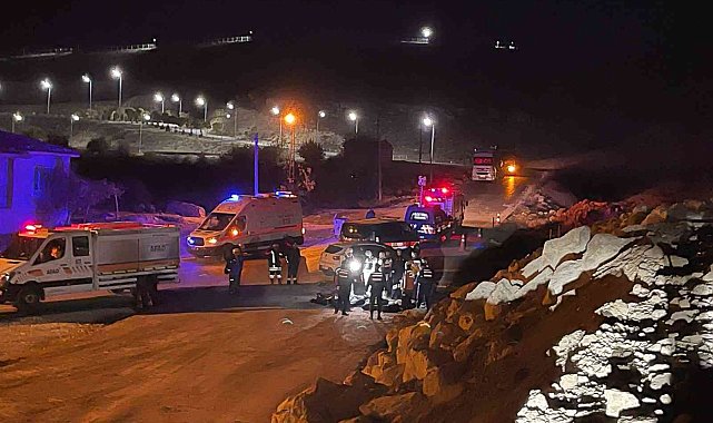 Afyonkarahisar'da otomobil şarampole devrildi, çok sayıda ölü ve yaralı var