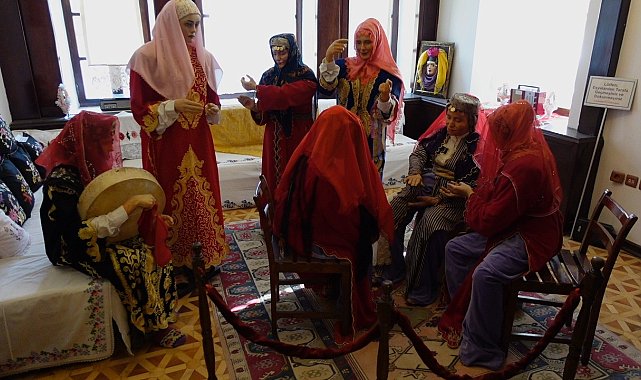 Aksaray'daki 95 yıllık Vali Konağı bal mumu heykellerle kentin kültür mirasını yaşatıyor