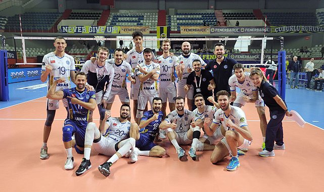AXA Sigorta Efeler Ligi: Fenerbahçe HDI Sigorta: 0 - Arkas Spor: 3