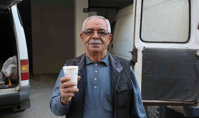 Aydın Büyükşehir Belediyesi sabahları yapılan çorba ikramı ile pazarcı esnafının içini ısıtıyor
