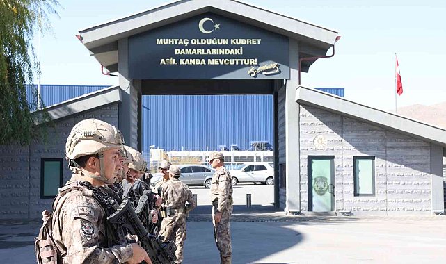 Büyükkılıç ve Çiçek PÖH timlerini Suriye'ye dualarla uğurladı