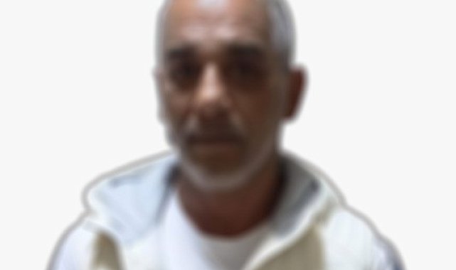Cansız mankenin üzerindeki montu çaldı: Hiçbir şey olmamış gibi aracına binerek gitti