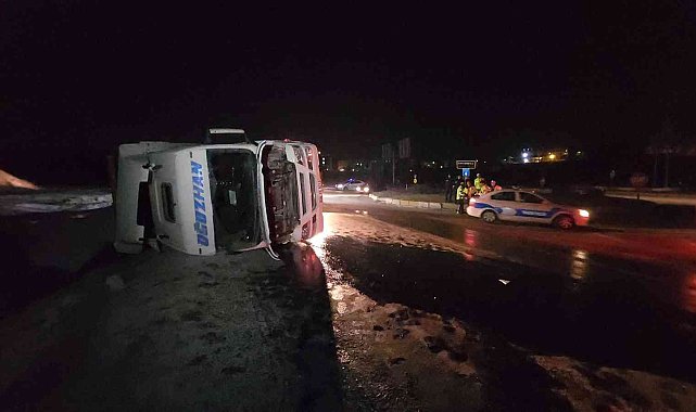 Devrilen tırın tavan camından çıktı, dakikalarca gözyaşlarına boğuldu