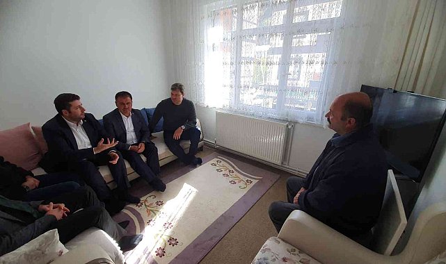 Ertuğrul Sağlam SMA hastası Yunus Emre'yi evinde ziyaret etti