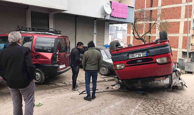 Freni patlayan kamyonet takla attı