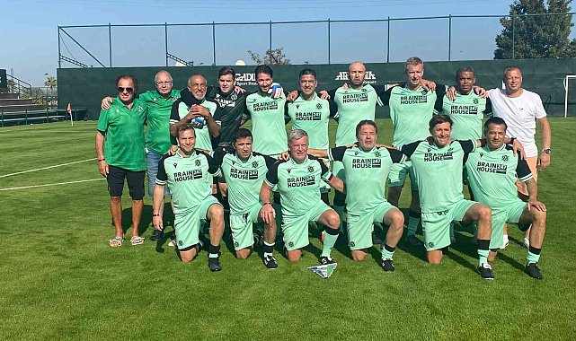 Futbol efsaneleri Antalya'da bir araya geldi