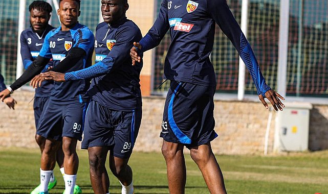 Kayserispor 22 futbolcuyla Gaziantep'e gitti