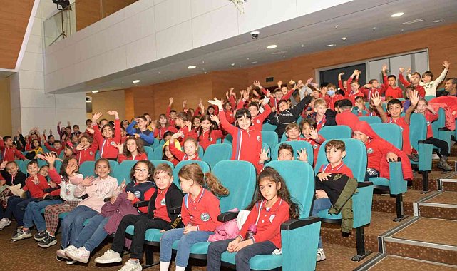 Ödüllü çocuk oyunu "Kostüm Odası" seyircisiyle buluştu