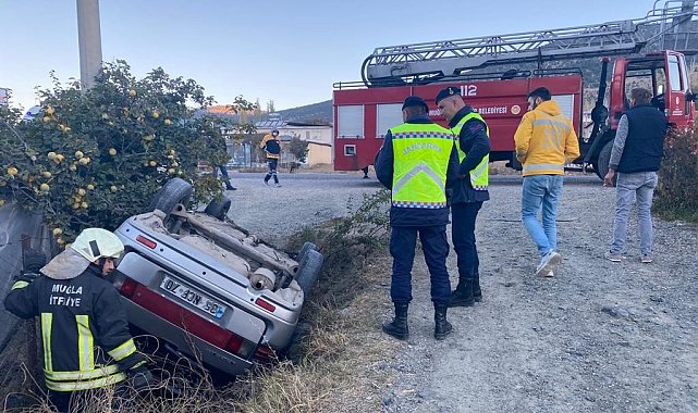Otomobilde sıkışan sürücüyü itfaiye ekipleri kurtardı
