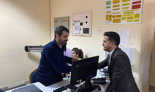Öz Sağlık İş Diyarbakır Şube Başkanı Aküzüm, tıbbi sekreterleri dinledi