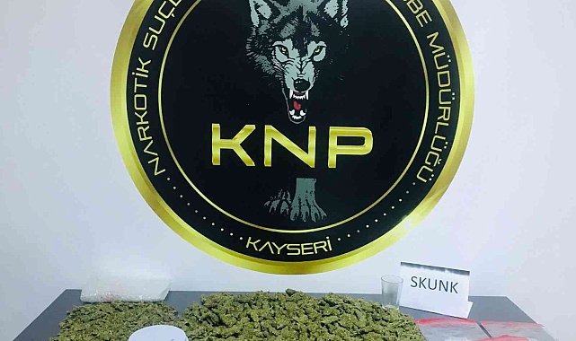 Polis uyuşturucu tacirini nefes kesen kovalamaca sonucu yakaladı