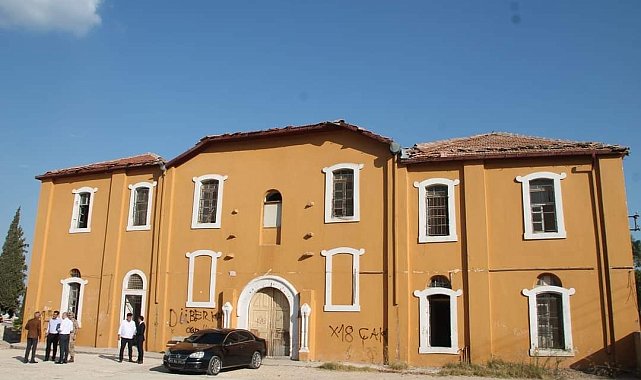 Sarı okul restore ediliyor