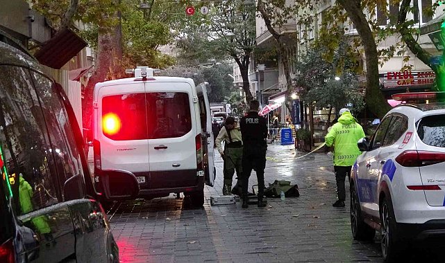 Taksim'de yol kenarına bırakılan valiz paniğe neden oldu