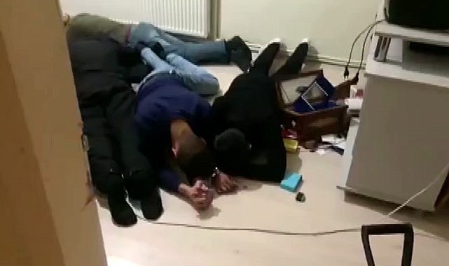 Uyuşturucu üretilen eve narkotikten baskın