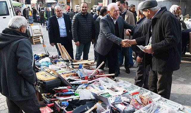 Başkan Yılmaz, pazarcı esnafı ve vatandaşların yeni yılını kutladı