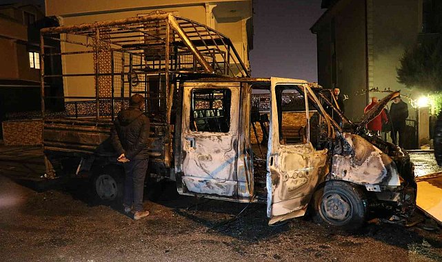 Doğalgaz malzemeleri taşıyan kamyonet küle döndü