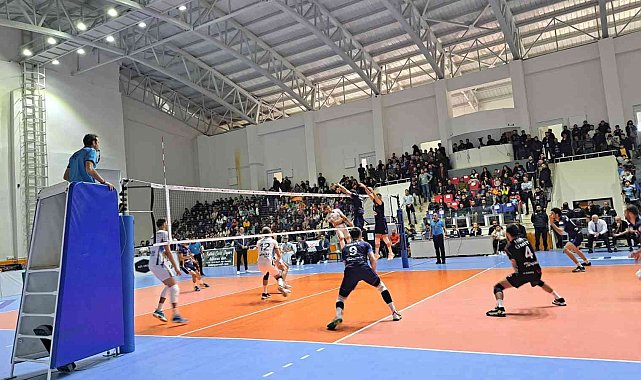 Efeler Ligi: TÜRŞAD: 0 - Arkas Spor: 3