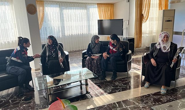 Jandarma ekipleri huzurevi sakinleriyle bir araya geldi
