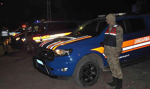 Kars'ta eksi 10 derece soğukta yılbaşı uygulaması