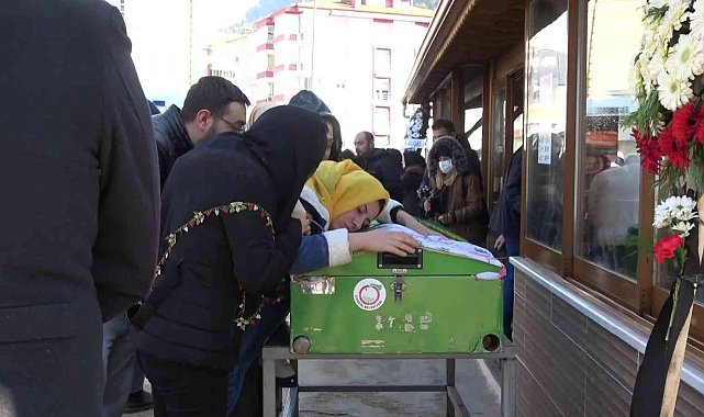 Küçük Melis son yolculuğuna uğurlandı