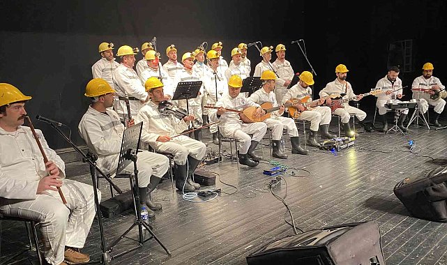 Madenci Korosu'nun sahne aldığı anma gecesi duygusal anlara sahne oldu