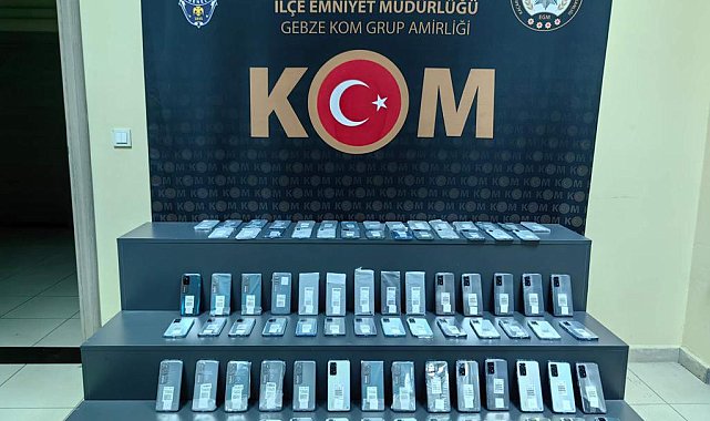 Otogarda aranan bavuldan kaçak telefonlar çıktı