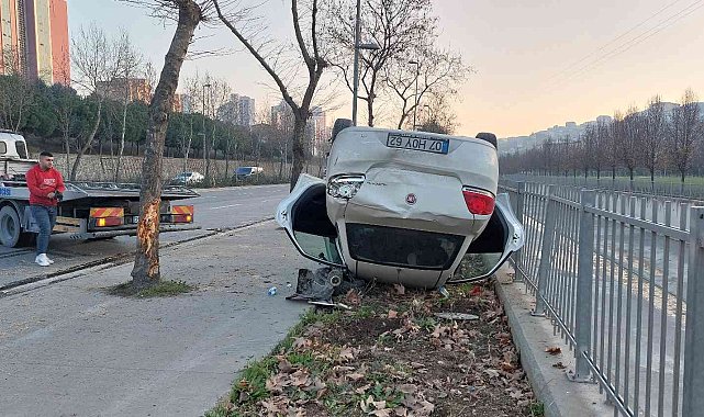 Otomobil motosiklete çarptı, yaralıya ilk müdahaleyi yoldan geçen hemşire yaptı