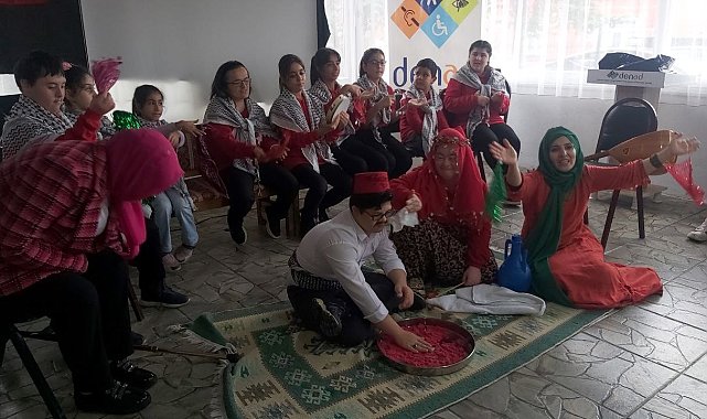 Özel çocuklar sıra gecesi yapıp gönüllerince eğlendi