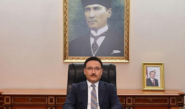 Vali Çiçek'ten yeni yıl kutlama mesajı: "Büyük umutlarla yeni bir yıla daha girmenin heyecanı ve mutluluğunu yaşıyoruz"
