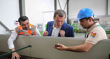 1 milyon işçi solucan organik atıkları dönüştürüyor