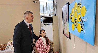 10 yaşındaki Deren, resim sergisi açtı