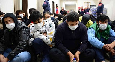 14 düzensiz göçmen sınır dışı edildi
