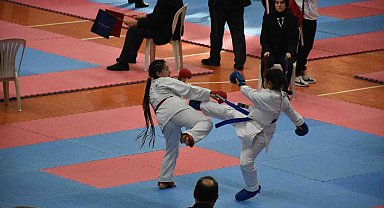 15 ilden 877 sporcu bu turnuvada ter döküyor