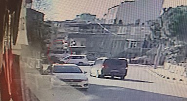 16 yaşındaki çocuk izinsiz aldığı arabayla kaza yaptı: 3 yaralı